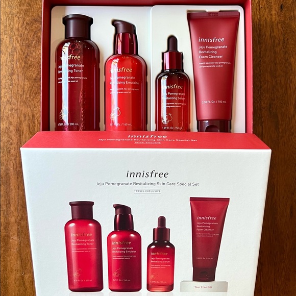 Innisfree Full Size Jeju Pomegranate Revitalizing Korean Skincare Special Set - Picture 1 of 10